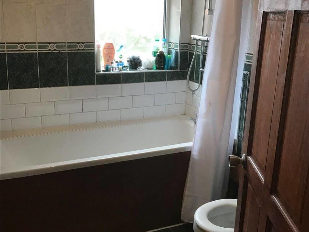 Oaklands Apartment Wolverhampton Ngoại thất bức ảnh