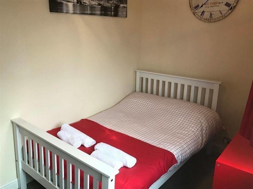 Oaklands Apartment Wolverhampton Ngoại thất bức ảnh